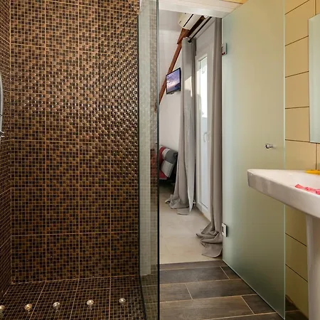 Mare Blu & لاغاناس